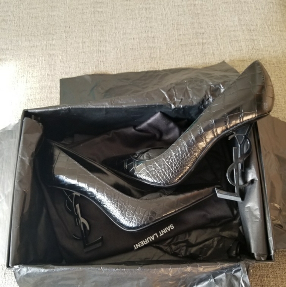 Womens shoes - Picture 1 of 3